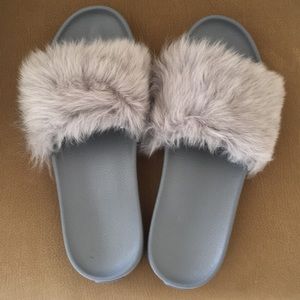 Ugg Royals slide sandal